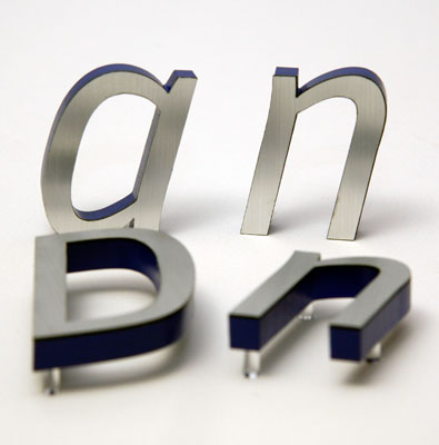 3D-Profilbuchstaben Acryl 10mm lackiert mit Edelstahloptik 